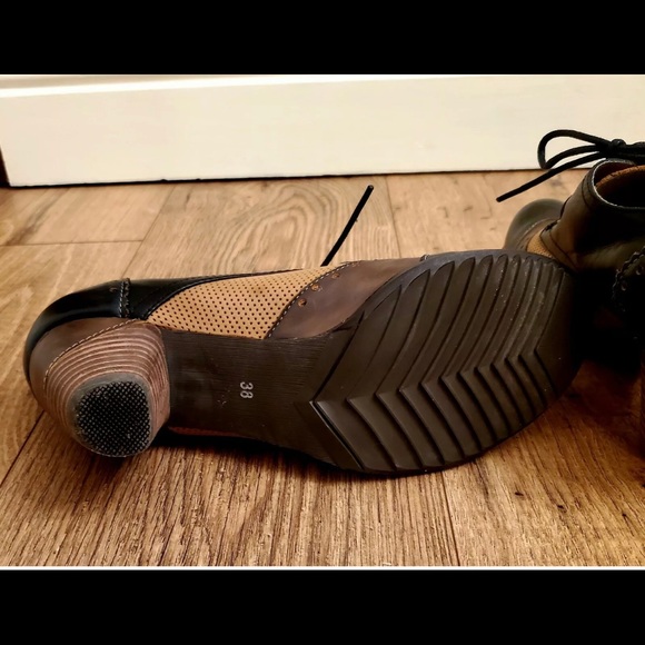 L’artiste Bardot Oxford 38/US 7 (run small) EUC - Picture 5 of 6